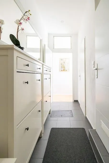 Spacious Belvedere Apartment Vienna