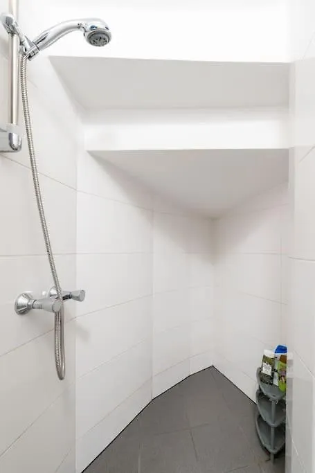 Spacious Belvedere Apartment Vienna