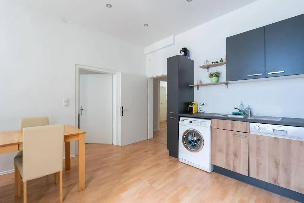 Spacious Belvedere Apartment Vienna Austria