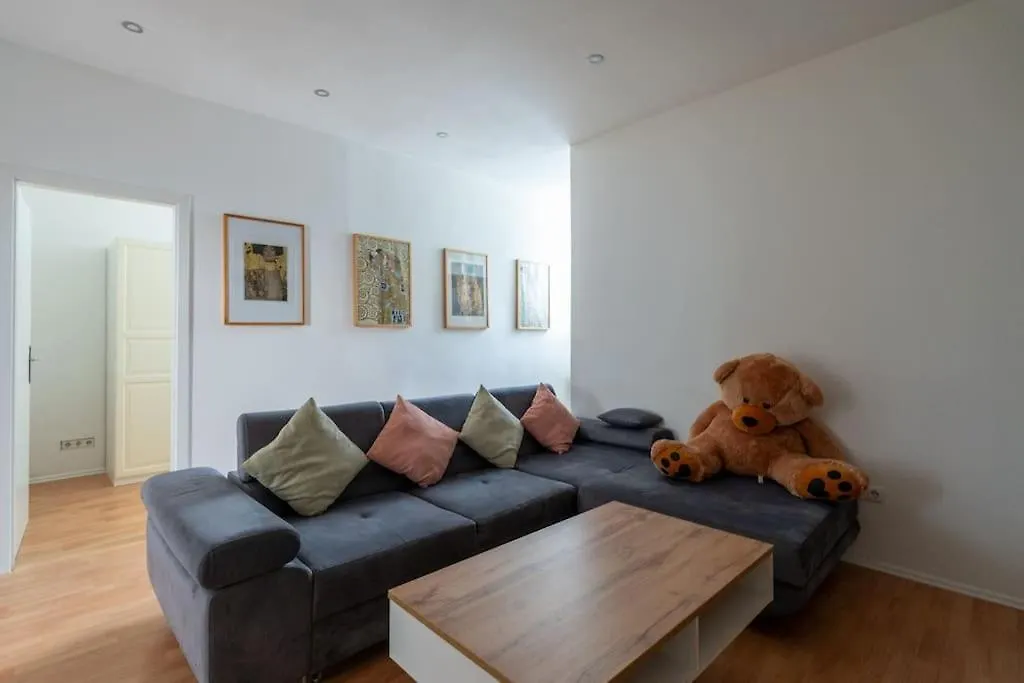 Spacious Belvedere Apartment Vienna Austria