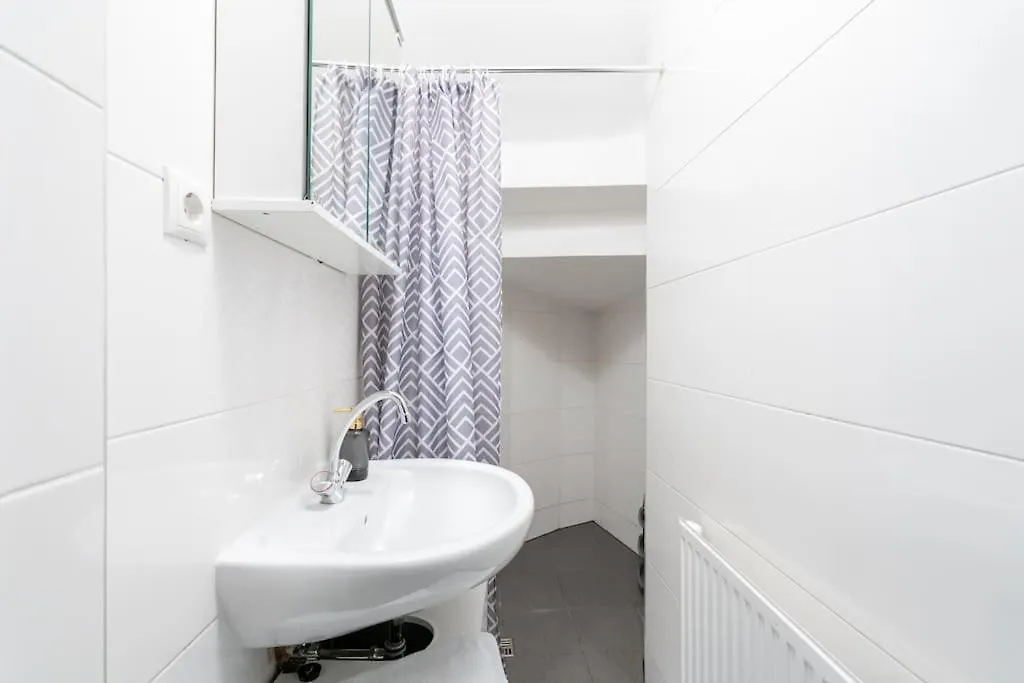 Spacious Belvedere Apartment Vienna