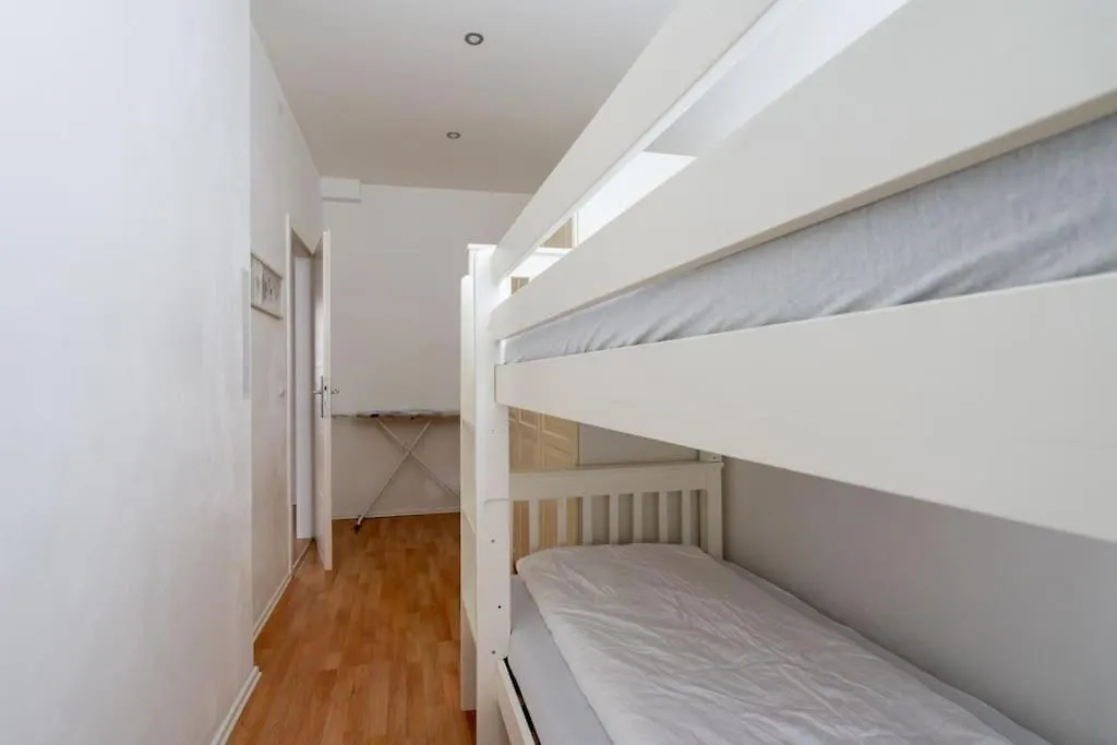 Spacious Belvedere Apartment Vienna